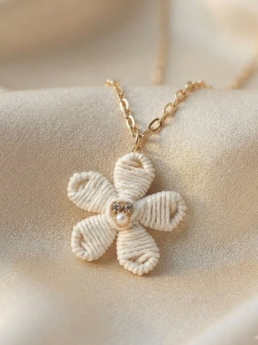 NWT Dainty gold-tone chain necklace with woven flower